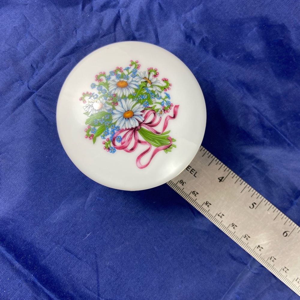 Vintage 1985 Music Trinket Box Heritage House Plays “ Yesterday “ Love Songs - Picture 11 of 12